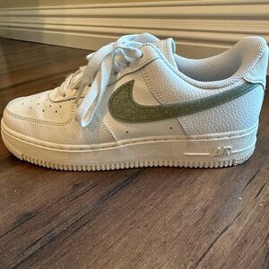 Nike Airmax White and Olive Sneakers